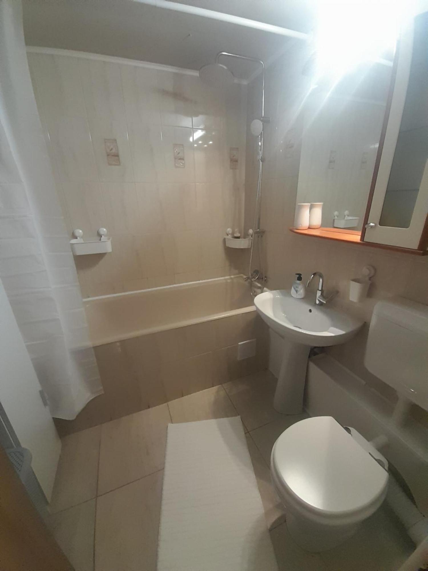 15 Minutes Apartment Bucharest Luaran gambar